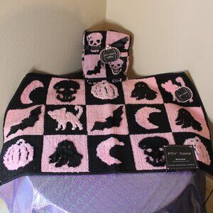 Betsey Johnson Skulls Cats Bats Pumpkins Ghosts and Moons Halloween Bath Set NWT